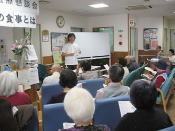 地域ごとに年2〜3回の医療懇談会を実施しています。